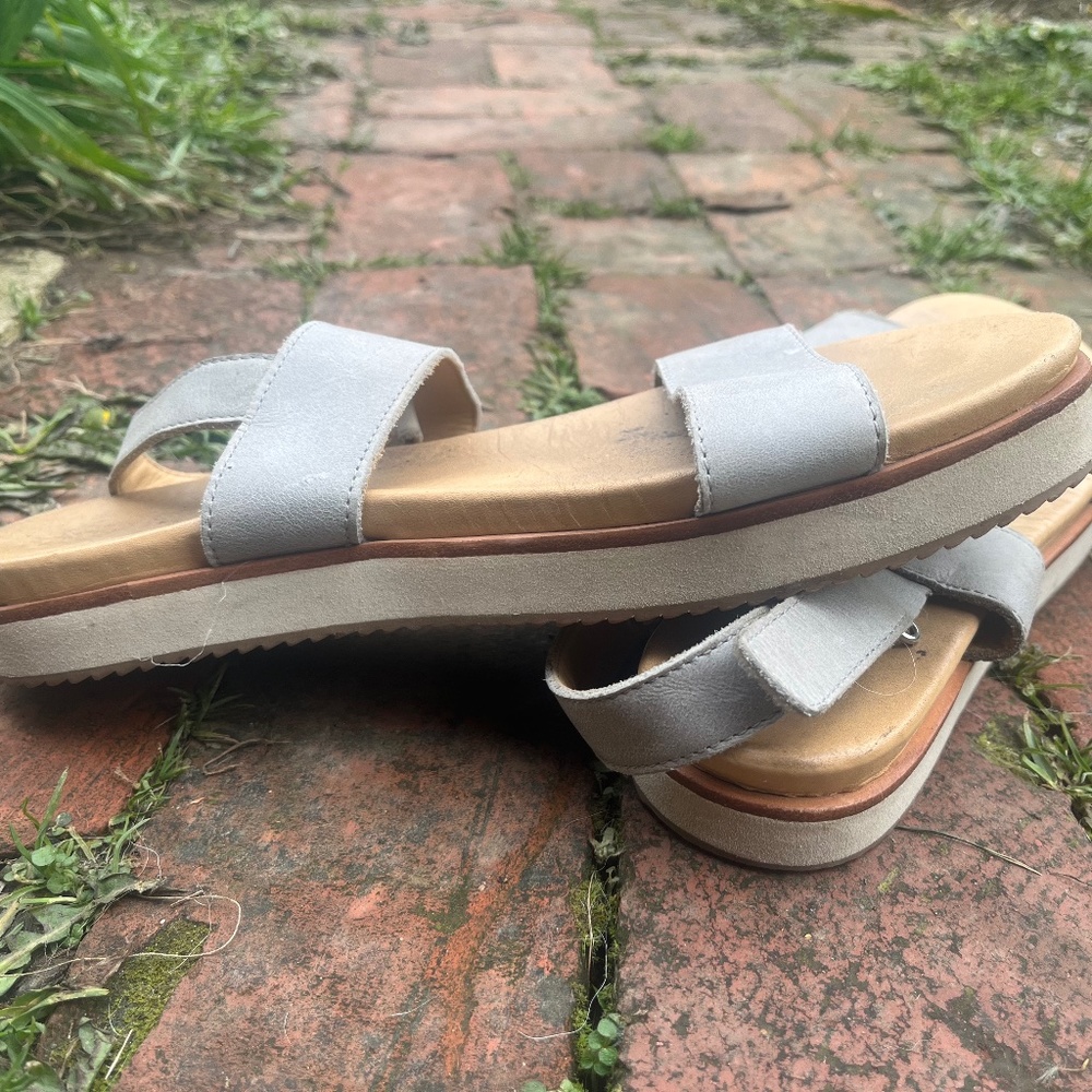 Nisolo flat form sandal